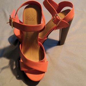 HEART IN D. 5" PLATFORM SANDALS